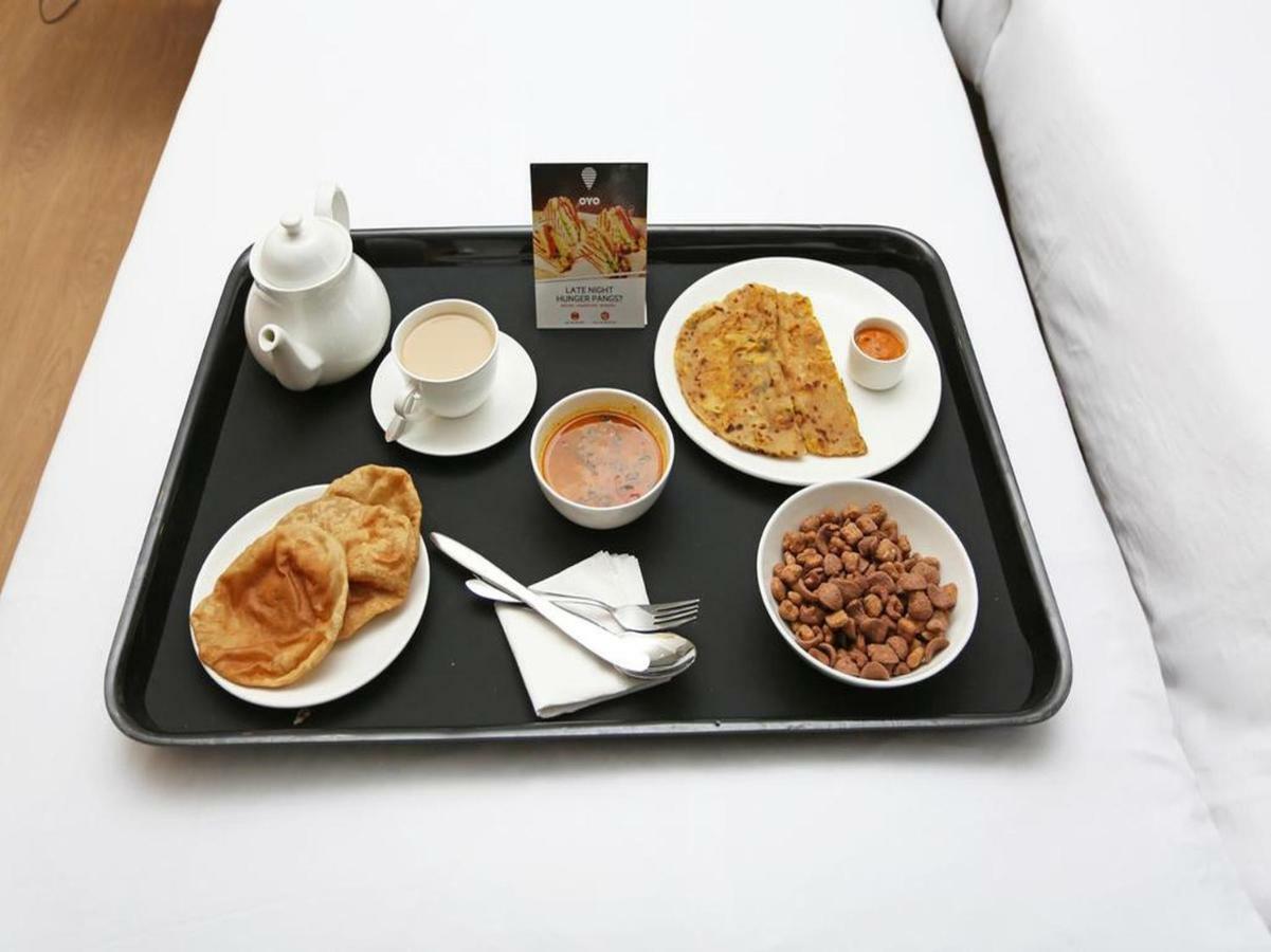 Hotel Chicago Ахмедабад Екстериор снимка