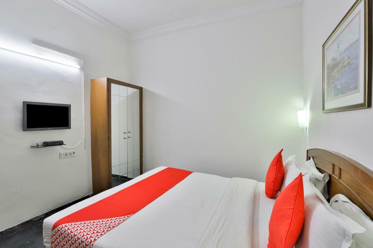 Hotel Chicago Ахмедабад Стая снимка