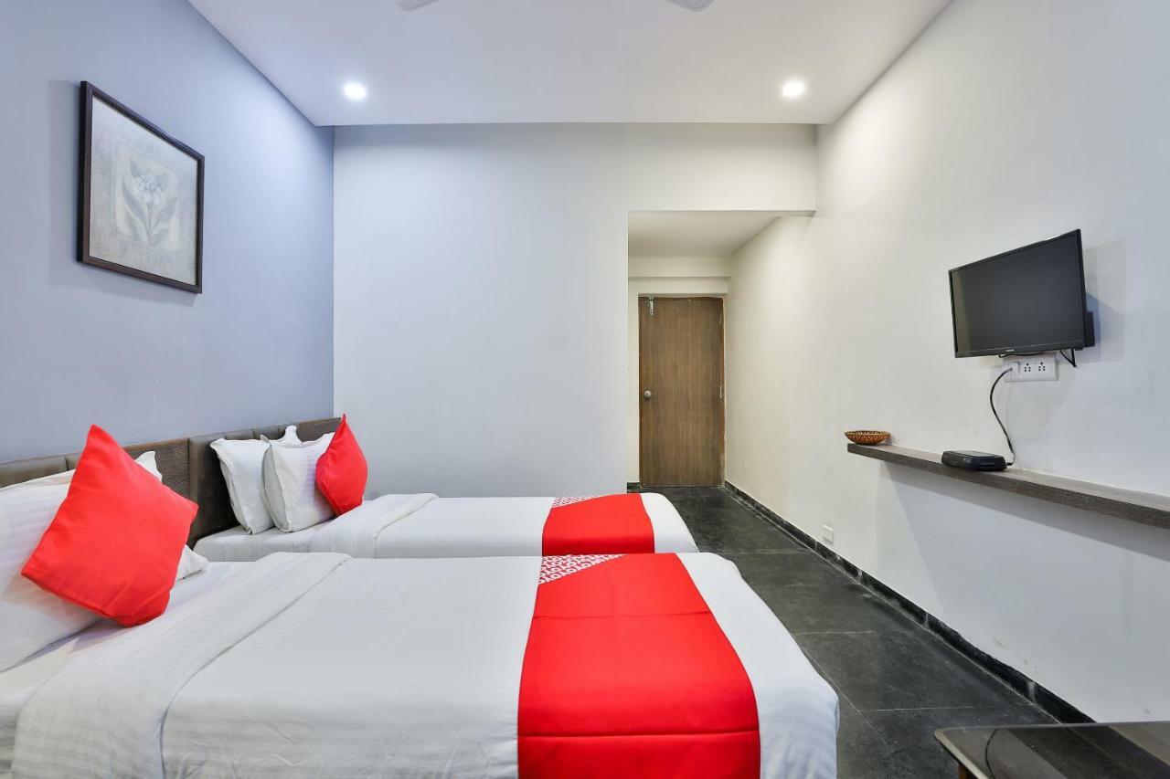 Hotel Chicago Ахмедабад Екстериор снимка