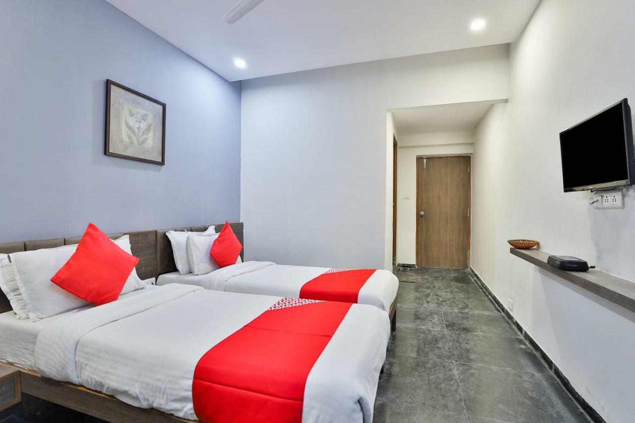 Hotel Chicago Ахмедабад Екстериор снимка