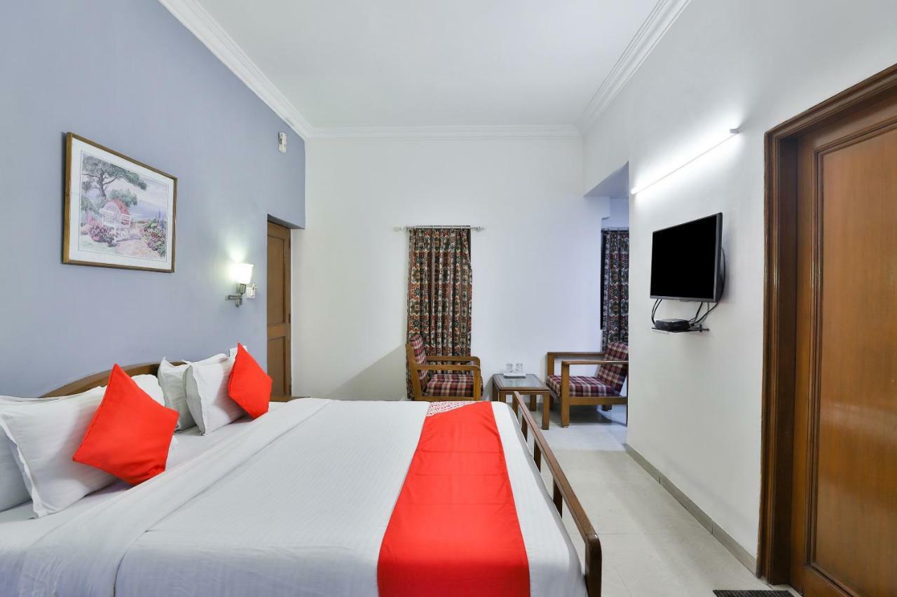 Hotel Chicago Ахмедабад Екстериор снимка