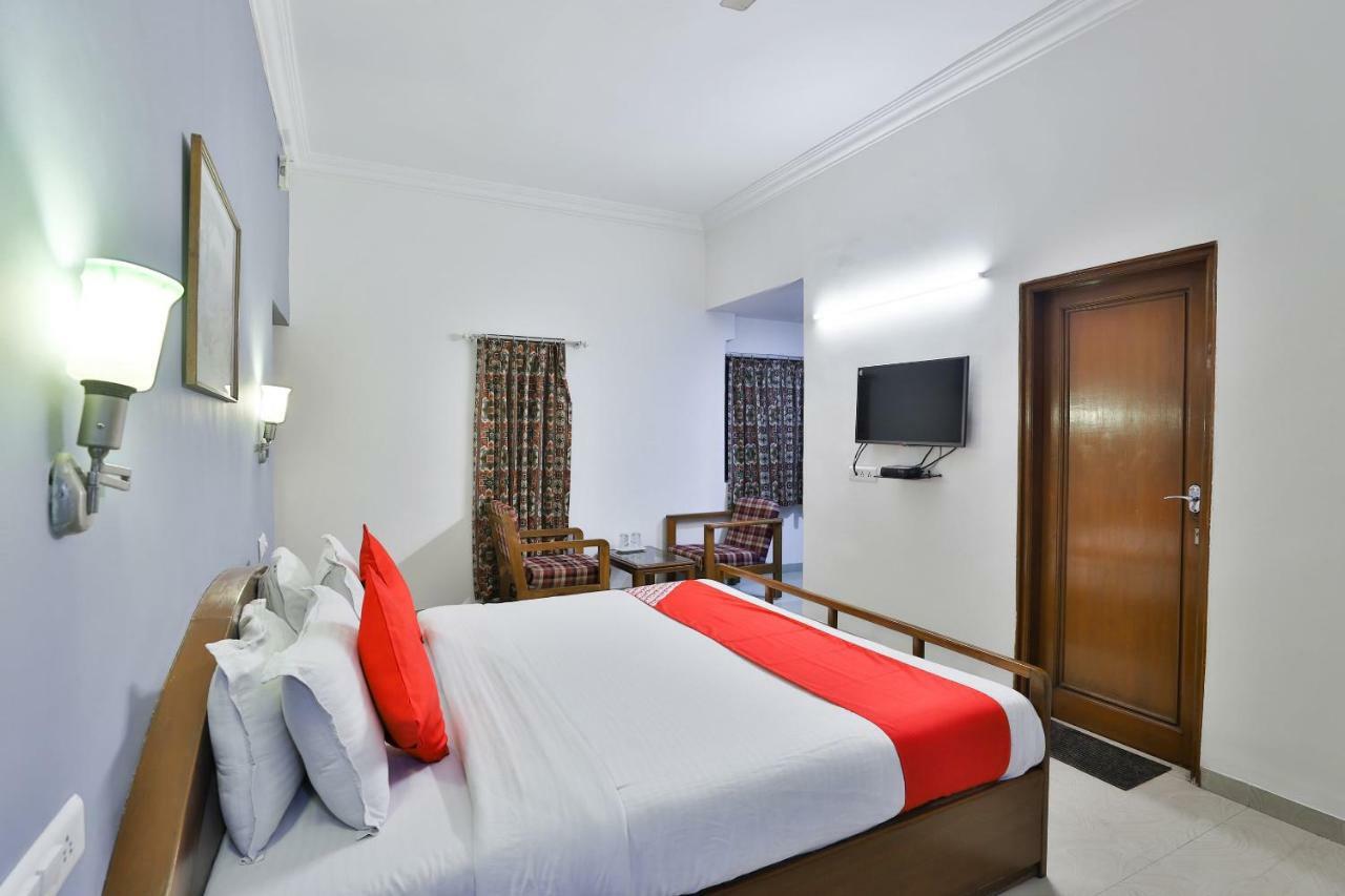 Hotel Chicago Ахмедабад Екстериор снимка